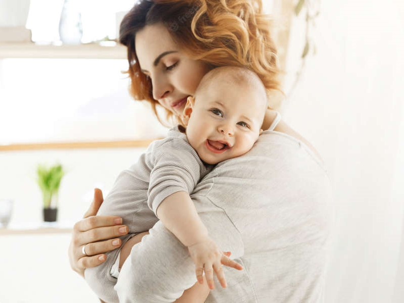 __happy-young-mom-holds-precious-little-child-gently-hugging-his-little-body-kid-laughing-joyfully-looking-camera-with-big-grey-eyes_176420-12209-pic_32ratio_900x600-900x600-22521.jpg